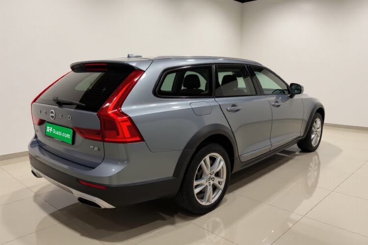 Used Volvo V90 2017 Cross Country T5 AWD Smart Range Edition Exterior 5