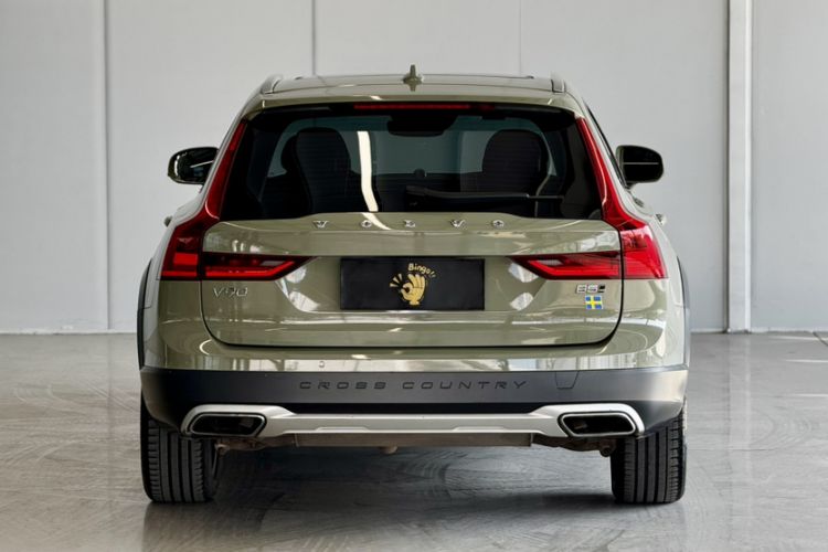 Used Volvo V90 2017 Cross Country T5 AWD Prestige Edition Exterior 6