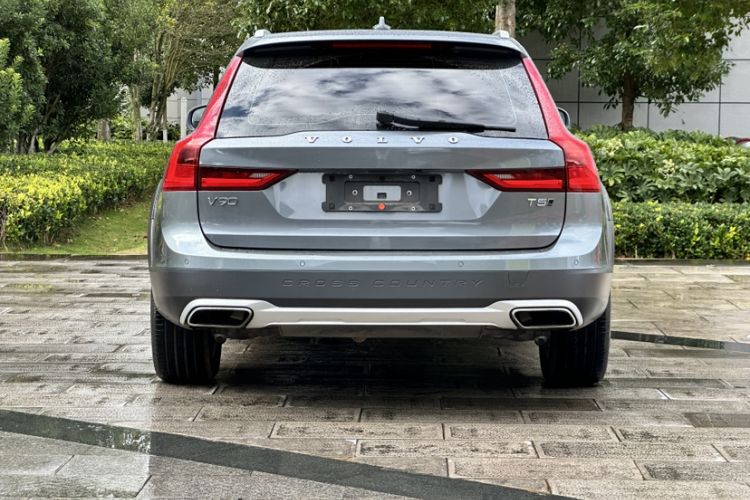 Used Volvo V90 2017 Cross Country T5 AWD Smart Range Edition Exterior 7