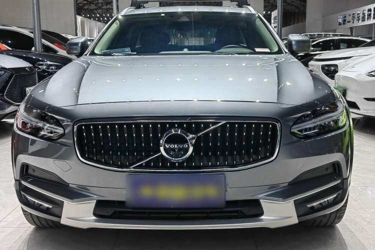 Used Volvo V90 2017 Cross Country T5 AWD Prestige Edition Exterior 8