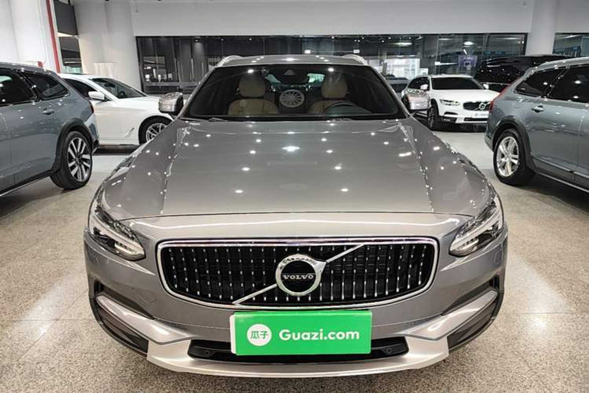 Used Volvo V90 2017 Cross Country T5 AWD Smart Range Edition Front