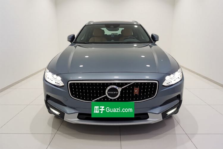Used Volvo V90 2017 Cross Country T5 AWD Prestige Edition Front