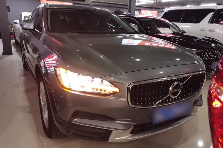 Used Volvo V90 2017 Cross Country T5 AWD Smart Range Edition Front