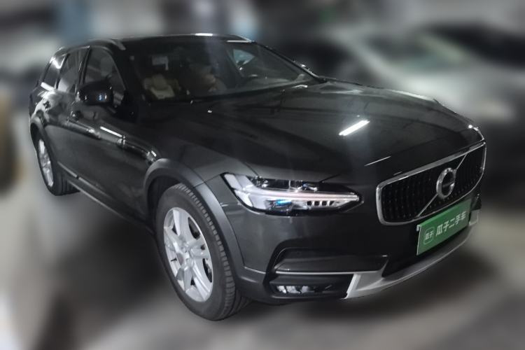 Used Volvo V90 2017 Cross Country T5 AWD Smart Range Edition Front Right 45 Deg