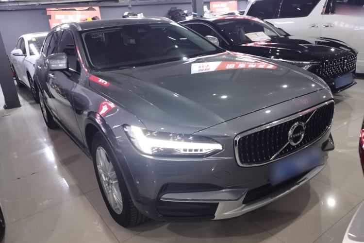 Used Volvo V90 2017 Cross Country T5 AWD Smart Range Edition Front Right 45 Deg