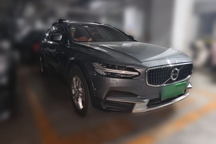 Used Volvo V90 2017 Cross Country T5 AWD Smart Range Edition Front Right 45 Deg