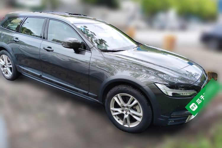 Used Volvo V90 2017 Cross Country T5 AWD Smart Range Edition Front Right 45 Deg