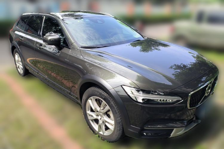 Used Volvo V90 2017 Cross Country T5 AWD Smart Range Edition Front Right 45 Deg