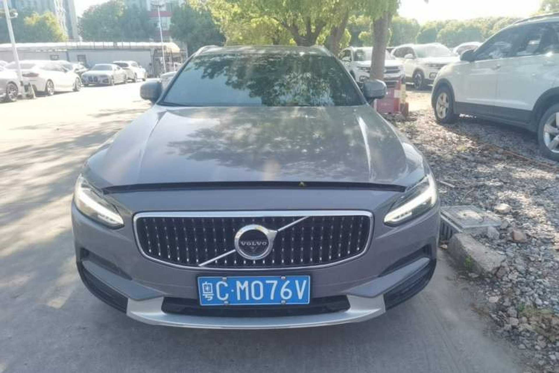 Used Volvo V90 2017 Cross Country T5 AWD Prestige Edition Front