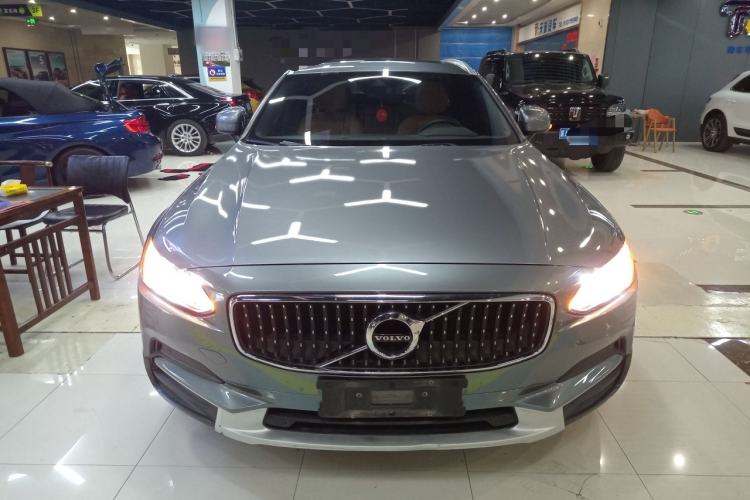 Used Volvo V90 2017 Cross Country T5 AWD Smart Range Edition Front