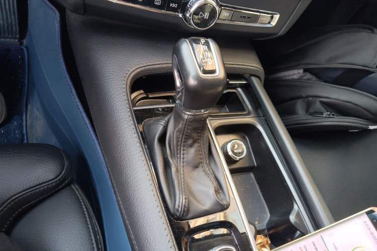 Used Volvo V90 2017 Cross Country T5 AWD Smart Range Edition Gear Lever
