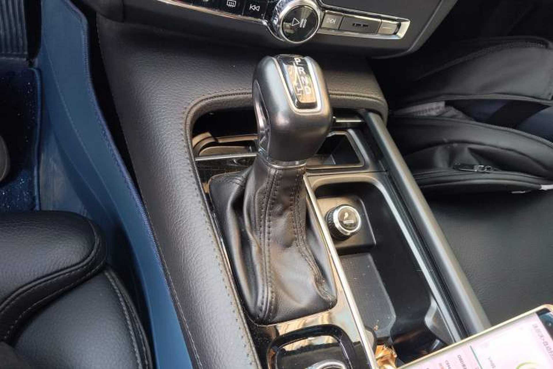 Used Volvo V90 2017 Cross Country T5 AWD Smart Range Edition Gear Lever