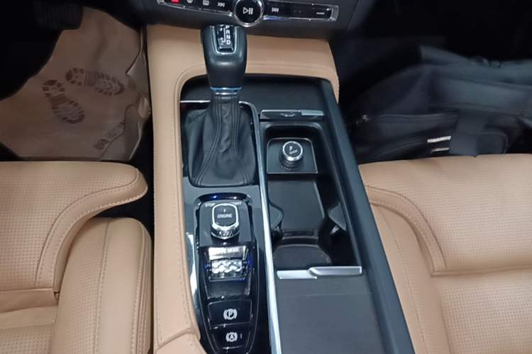Used Volvo V90 2017 Cross Country T5 AWD Prestige Edition Gear Lever