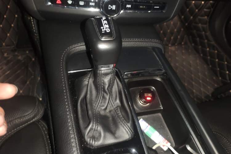 Used Volvo V90 2017 Cross Country T5 AWD Smart Range Edition Gear Lever