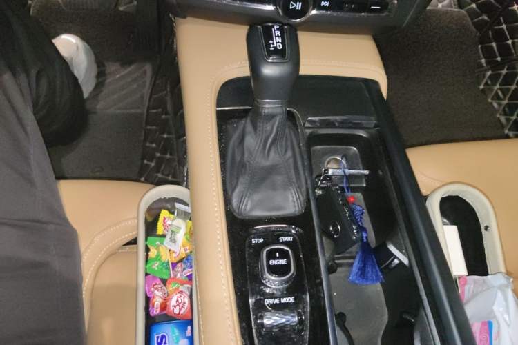 Used Volvo V90 2017 Cross Country T5 AWD Smart Range Edition Gear Lever