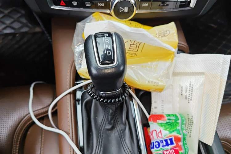 Used Volvo V90 2017 Cross Country T5 AWD Prestige Edition Gear Lever