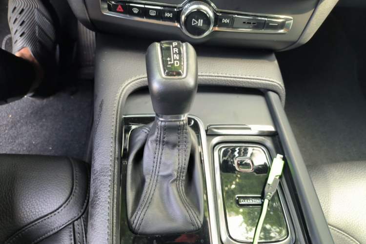 Used Volvo V90 2017 Cross Country T5 AWD Smart Range Edition Gear Lever