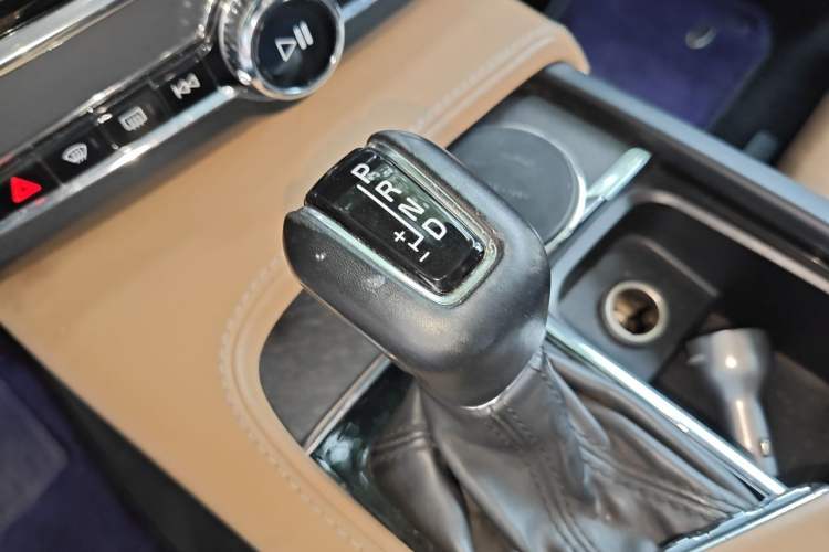 Used Volvo V90 2017 Cross Country T5 AWD Prestige Edition Gear Lever