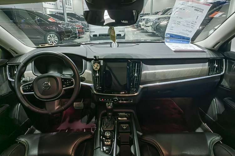 Used Volvo V90 2017 Cross Country T5 AWD Prestige Edition Interior 1