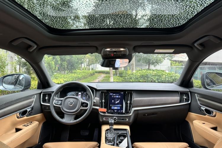 Used Volvo V90 2017 Cross Country T5 AWD Smart Range Edition Interior 1