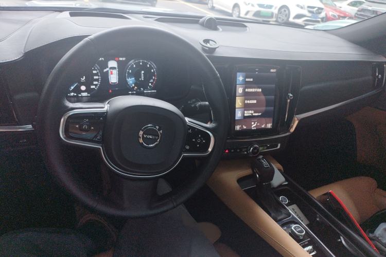 Used Volvo V90 2017 Cross Country T5 AWD Prestige Edition Interior 2