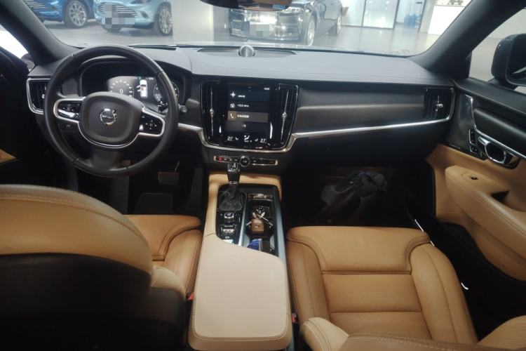 Used Volvo V90 2017 Cross Country T5 AWD Prestige Edition Interior 2