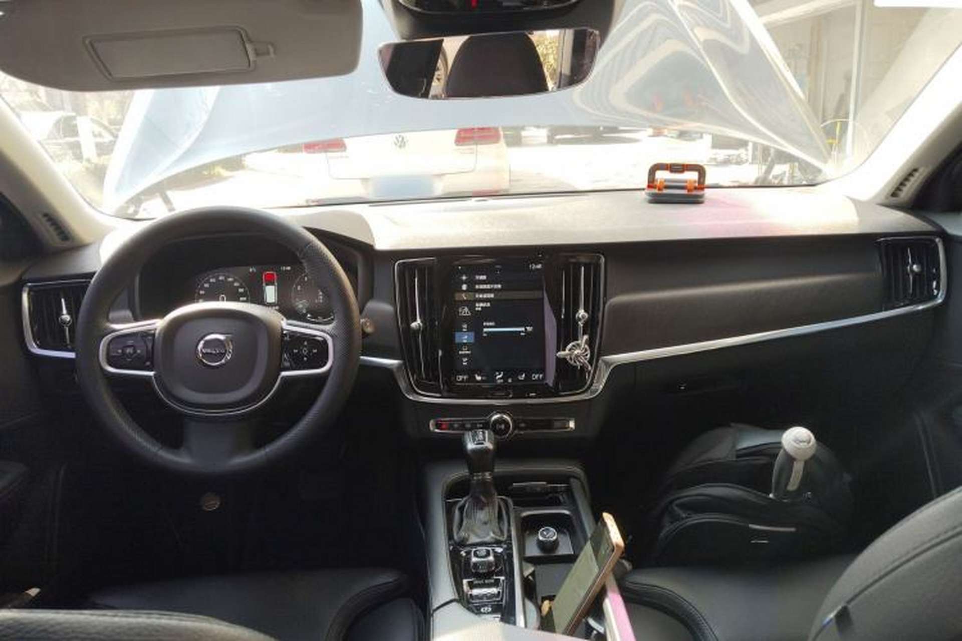 Used Volvo V90 2017 Cross Country T5 AWD Smart Range Edition Interior 2