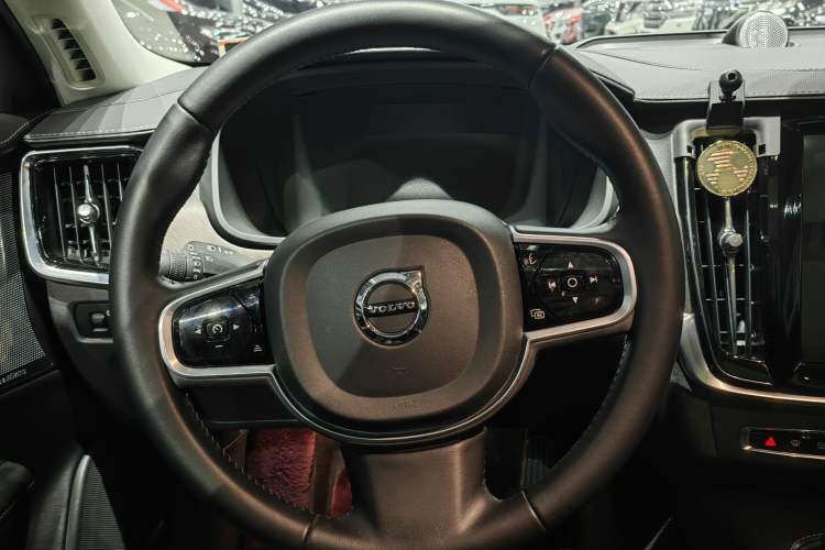 Used Volvo V90 2017 Cross Country T5 AWD Prestige Edition Interior 2
