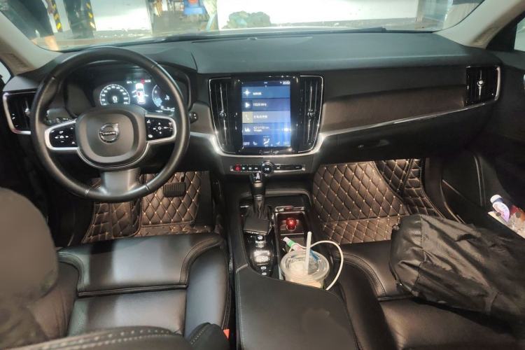 Used Volvo V90 2017 Cross Country T5 AWD Smart Range Edition Interior 2