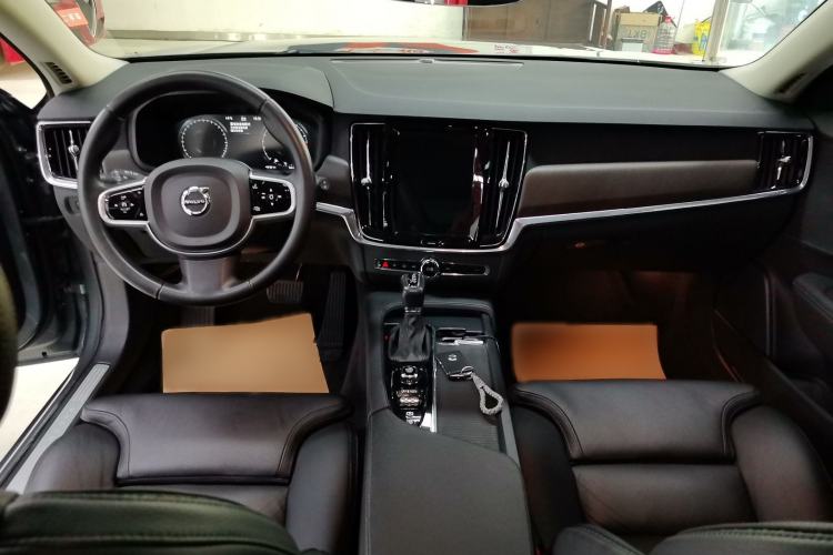 Used Volvo V90 2017 Cross Country T5 AWD Smart Range Edition Interior 3