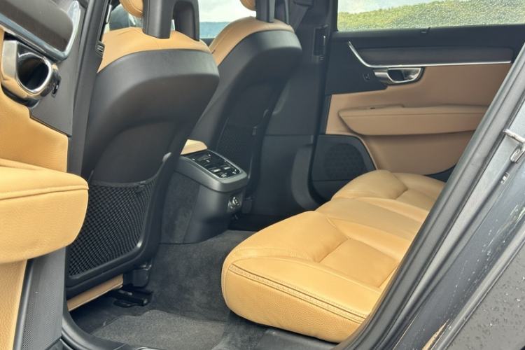 Used Volvo V90 2017 Cross Country T5 AWD Smart Range Edition Interior 3