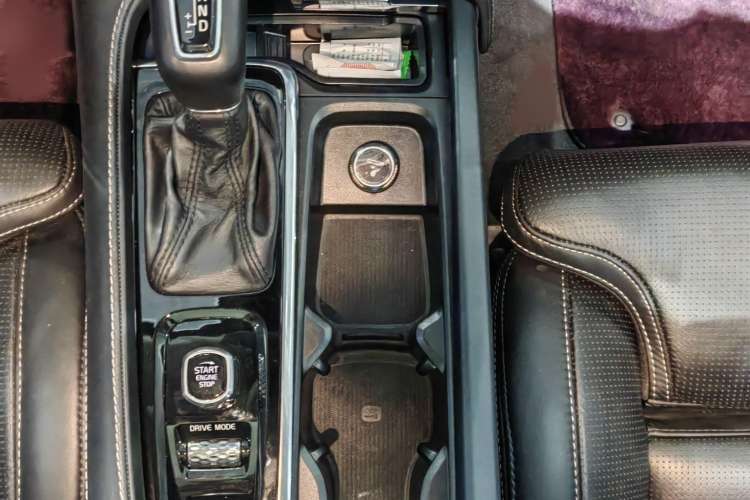 Used Volvo V90 2017 Cross Country T5 AWD Prestige Edition Interior 4