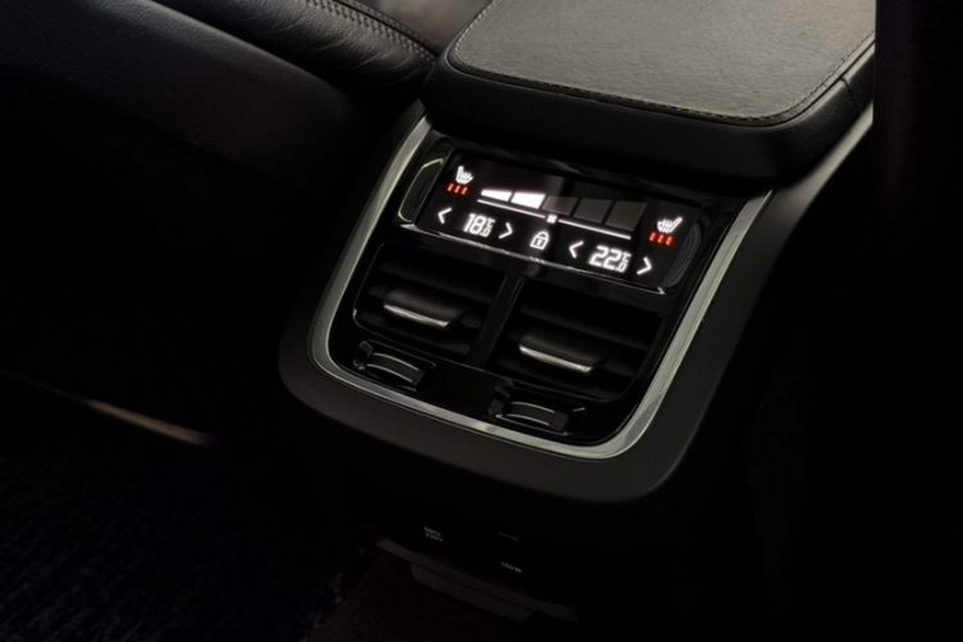 Used Volvo V90 2017 Cross Country T5 AWD Prestige Edition Interior 6