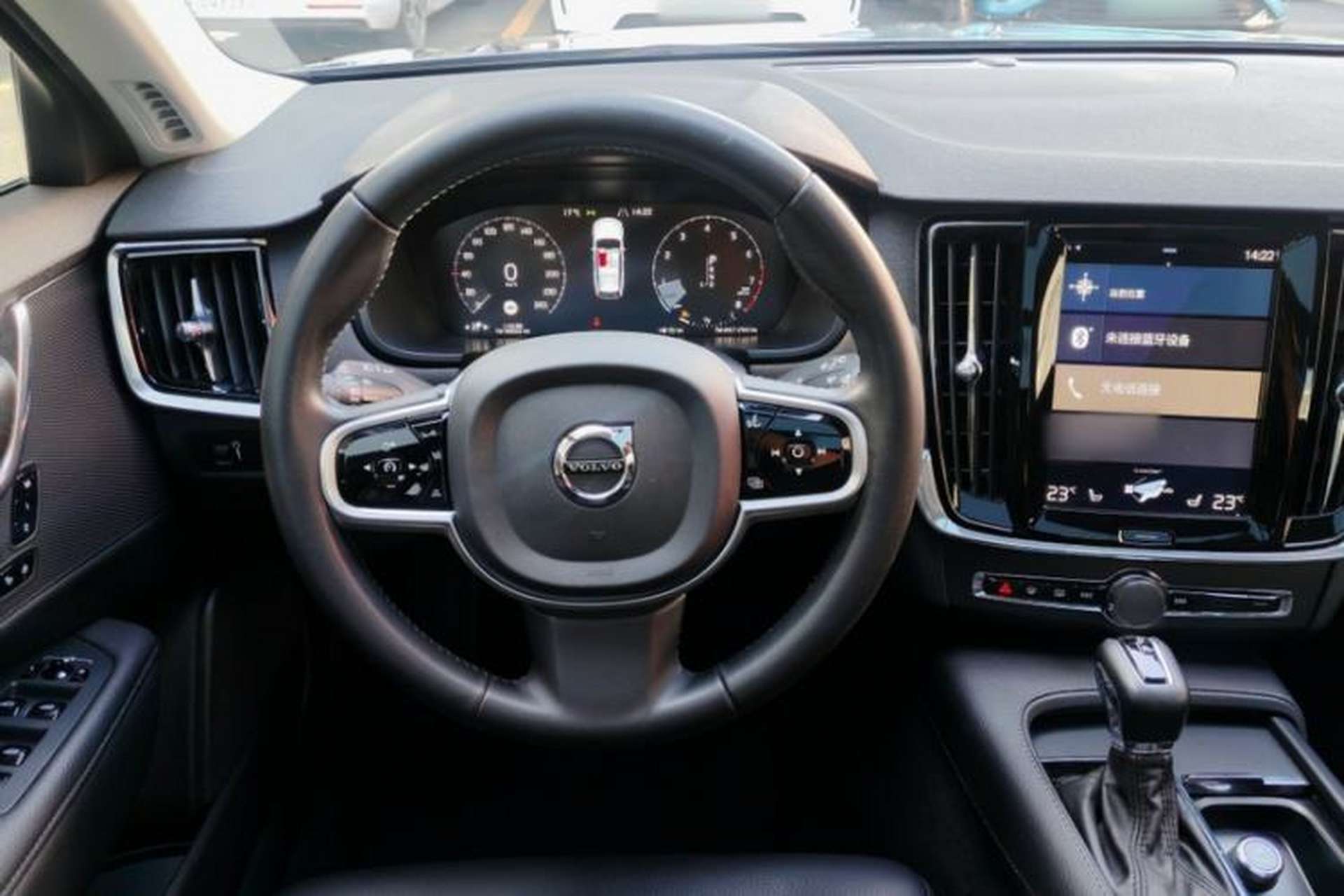 Used Volvo V90 2017 Cross Country T5 AWD Smart Range Edition Interior 9