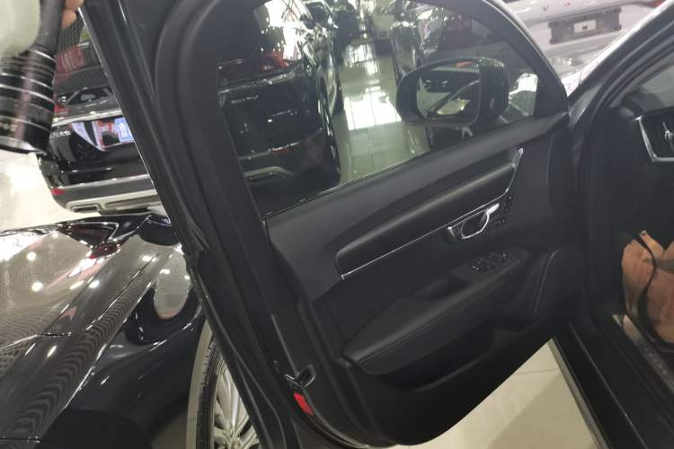 Used Volvo V90 2017 Cross Country T5 AWD Smart Range Edition Left Front Door Interior