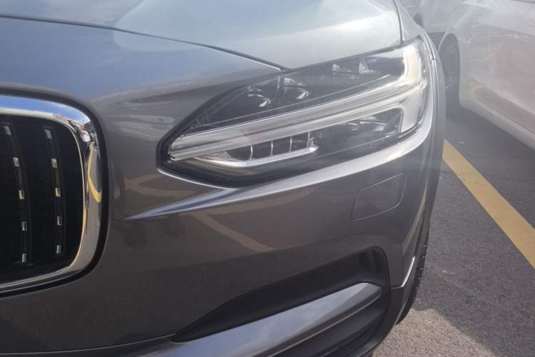 Used Volvo V90 2017 Cross Country T5 AWD Prestige Edition Left Front Headlight