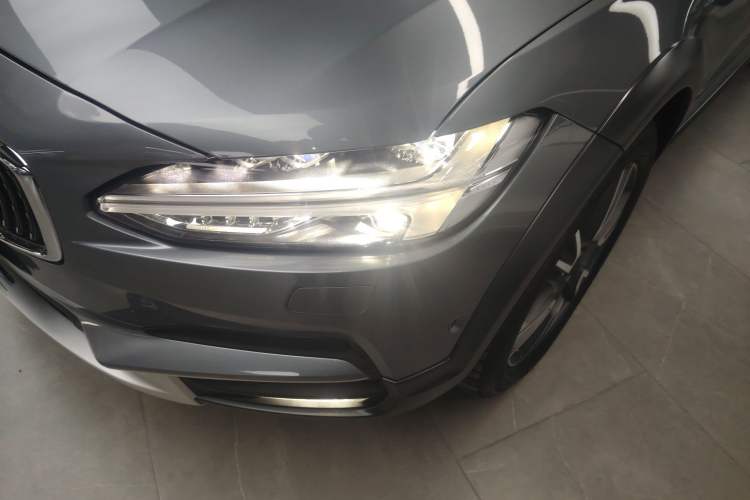 Used Volvo V90 2017 Cross Country T5 AWD Prestige Edition Left Front Headlight