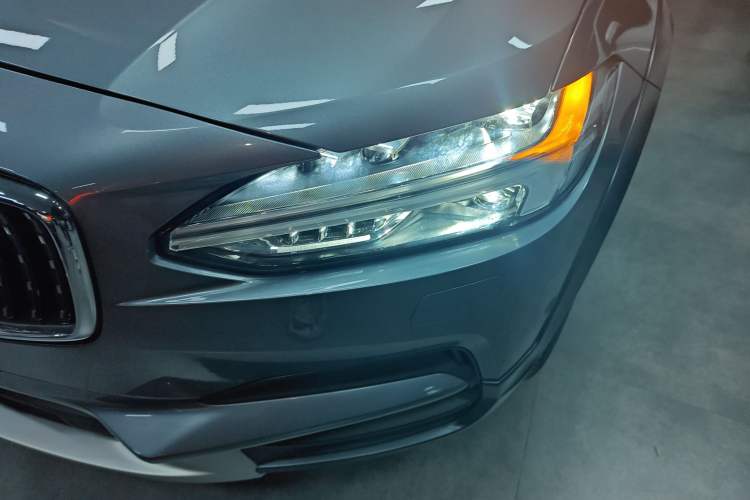 Used Volvo V90 2017 Cross Country T5 AWD Smart Range Edition Left Front Headlight