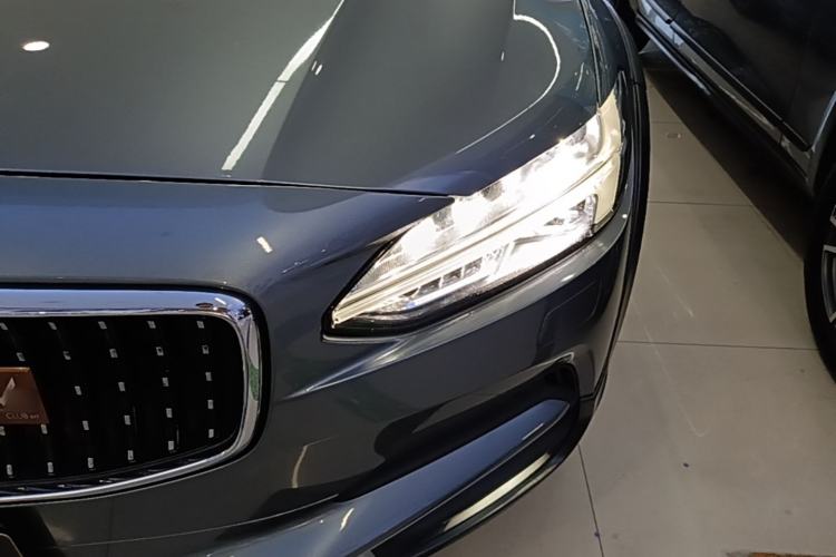 Used Volvo V90 2017 Cross Country T5 AWD Prestige Edition Left Front Headlight
