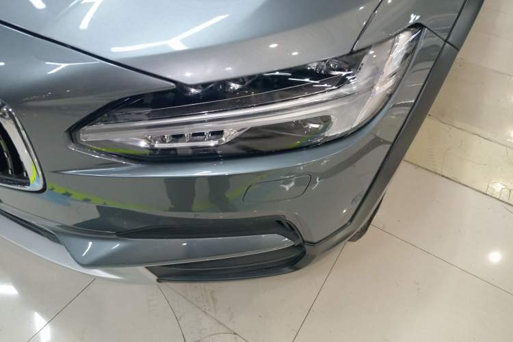 Used Volvo V90 2017 Cross Country T5 AWD Smart Range Edition Left Front Headlight