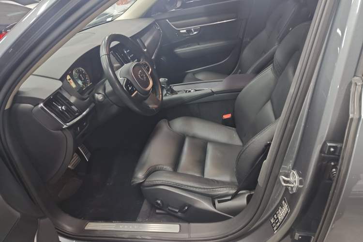 Used Volvo V90 2017 Cross Country T5 AWD Smart Range Edition Left Front Seat