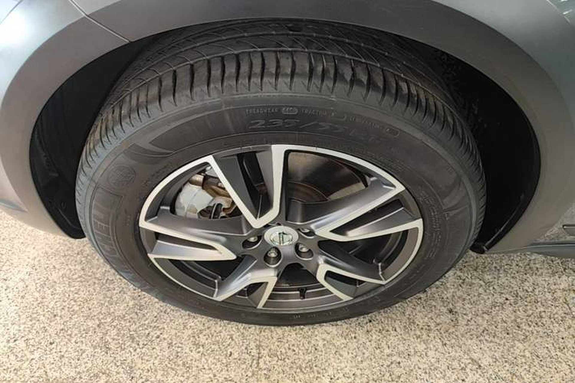 Used Volvo V90 2017 Cross Country T5 AWD Smart Range Edition Left Front Wheel Hub