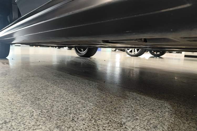 Used Volvo V90 2017 Cross Country T5 AWD Smart Range Edition Left Side Sill