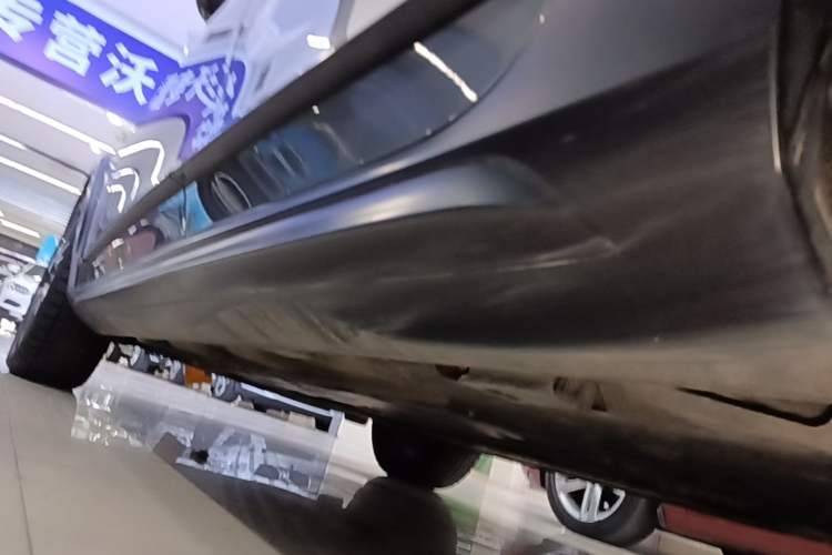 Used Volvo V90 2017 Cross Country T5 AWD Prestige Edition Left Side Sill