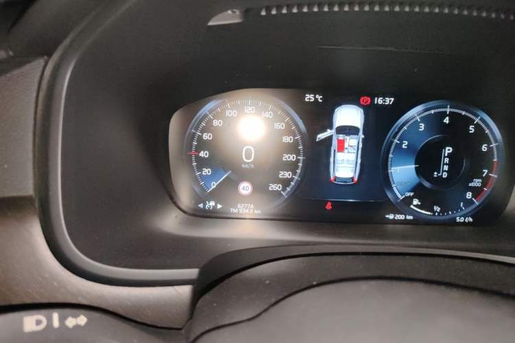 Used Volvo V90 2017 Cross Country T5 AWD Smart Range Edition Odometer Close Up