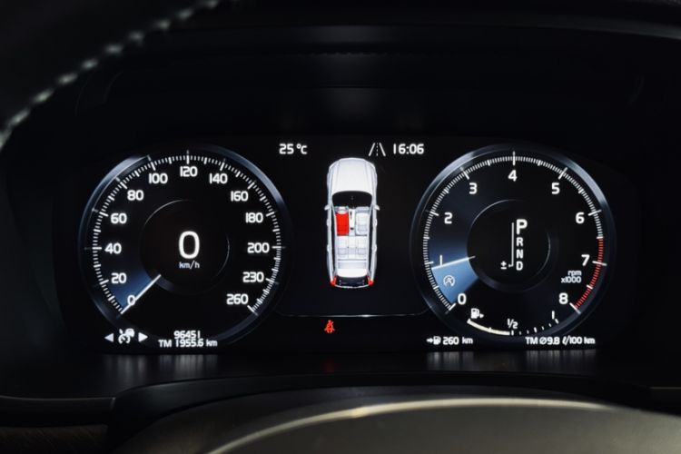 Used Volvo V90 2017 Cross Country T5 AWD Prestige Edition Odometer Close Up