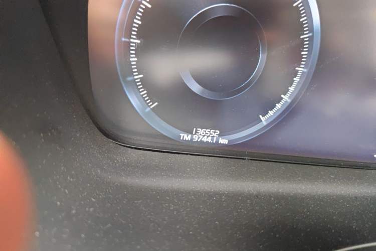 Used Volvo V90 2017 Cross Country T5 AWD Prestige Edition Odometer Close Up