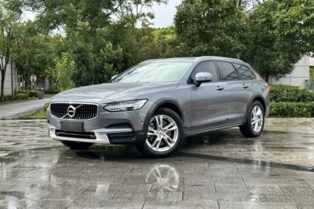 Used Volvo V90 2017 Cross Country T5 AWD Smart Range Edition