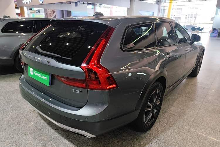 Used Volvo V90 2017 Cross Country T5 AWD Smart Range Edition Rear Right 45 Deg