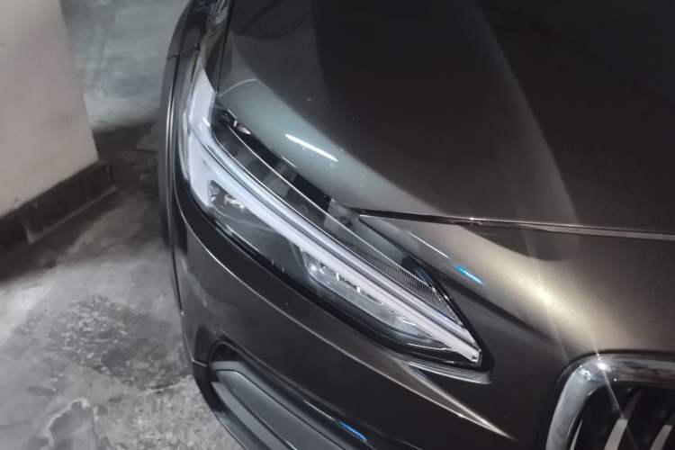 Used Volvo V90 2017 Cross Country T5 AWD Smart Range Edition Right Front Headlight